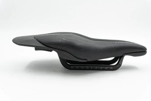 SQ Lab 613 ERGOWAVE® Saddle R Carbon 13cm