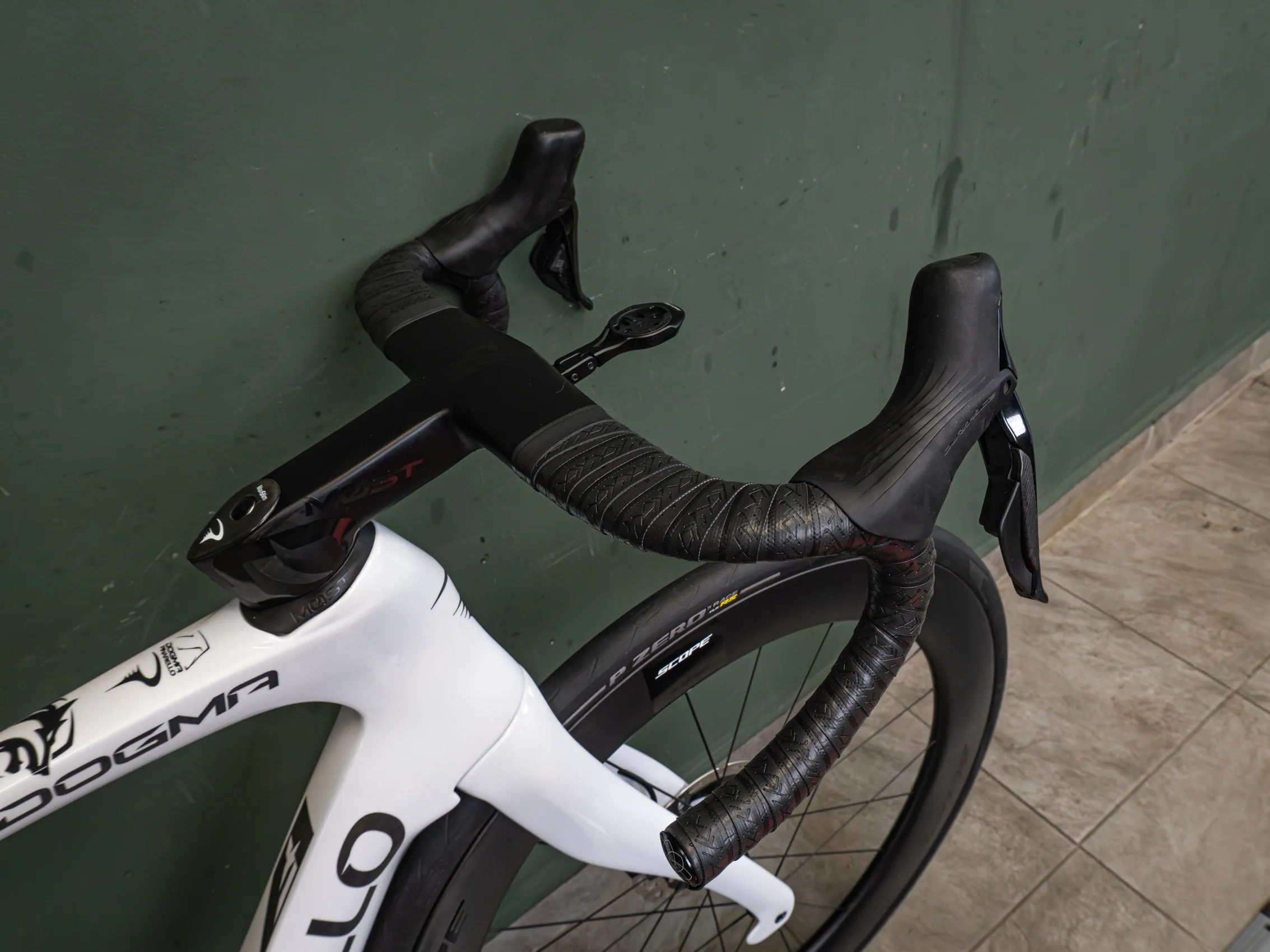 2023 Pinarello Dogma F 560 Dura Ace Di2 - Image 12